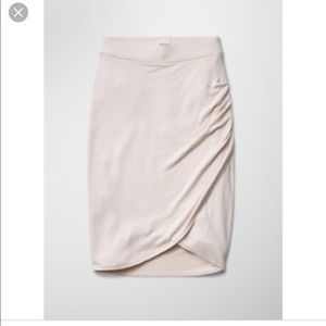 Aritzia Wilfred Free Tyra pencil Skirt xxs